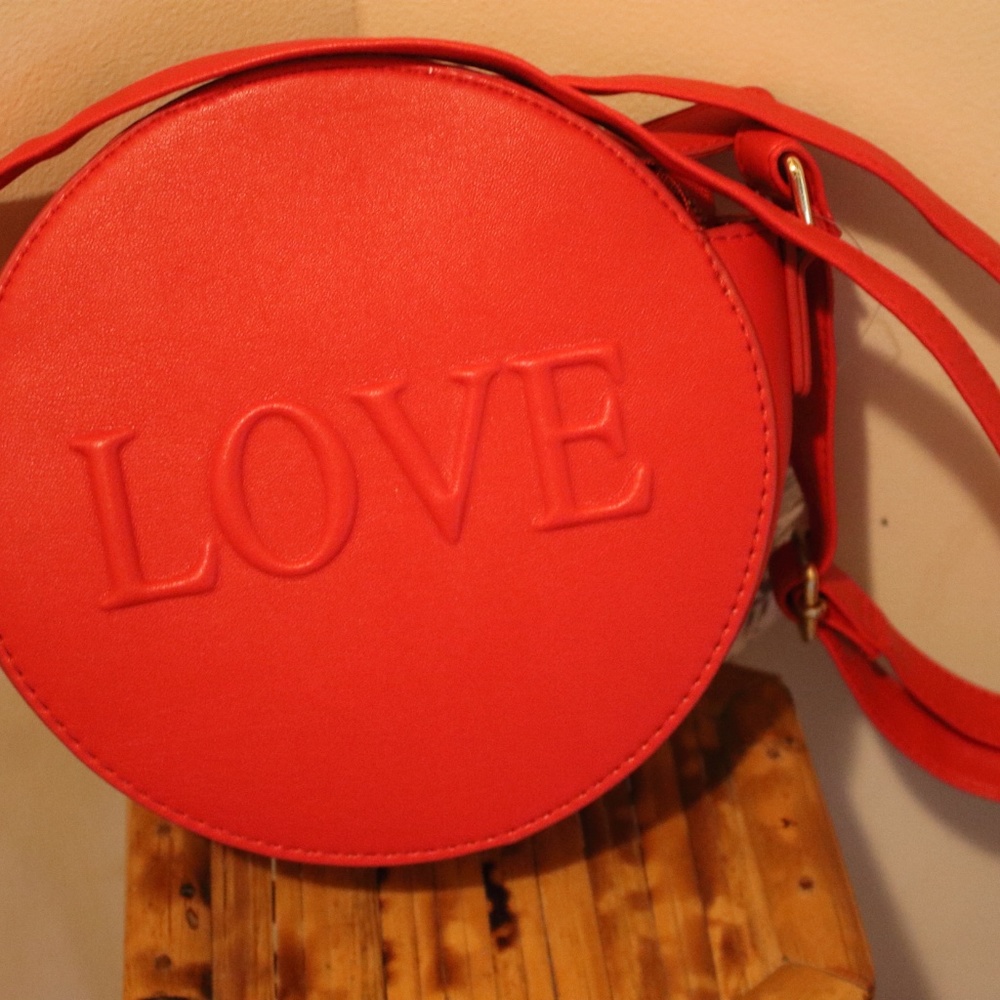 1 LEFT/RED/NWT BRASH "LOVE" CROSSBODY ADJ STRAP - Picture 5 of 5